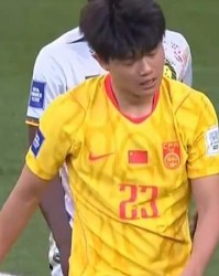太强！杨希首次代表国足2场抢断11次：单挑完胜法甲球星！
